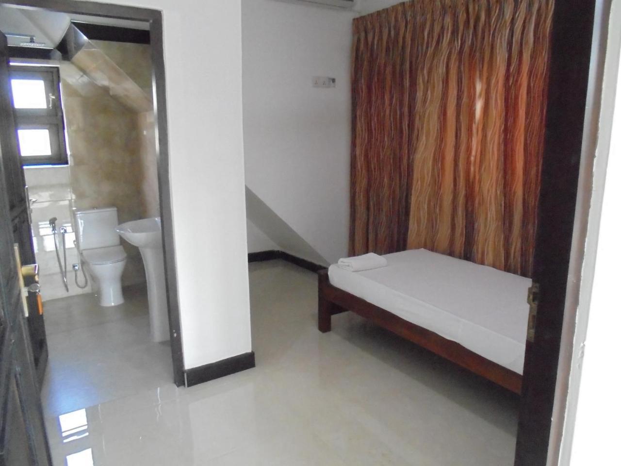 Jmf Hotel Negombo Ngoại thất bức ảnh