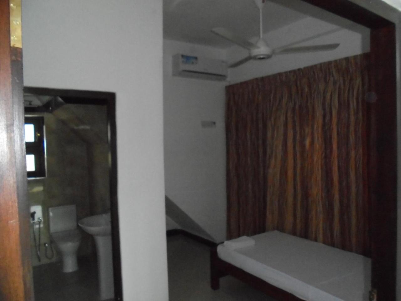Jmf Hotel Negombo Ngoại thất bức ảnh