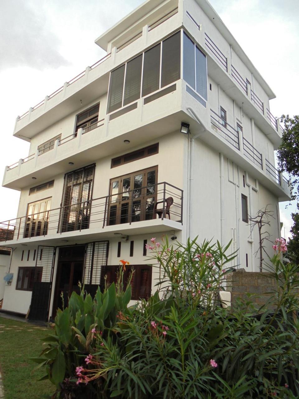 Jmf Hotel Negombo Ngoại thất bức ảnh